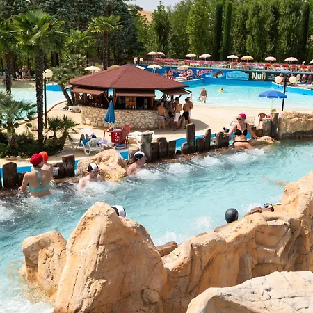 Vakantiepark Centro Vacanze Azzurro 3*